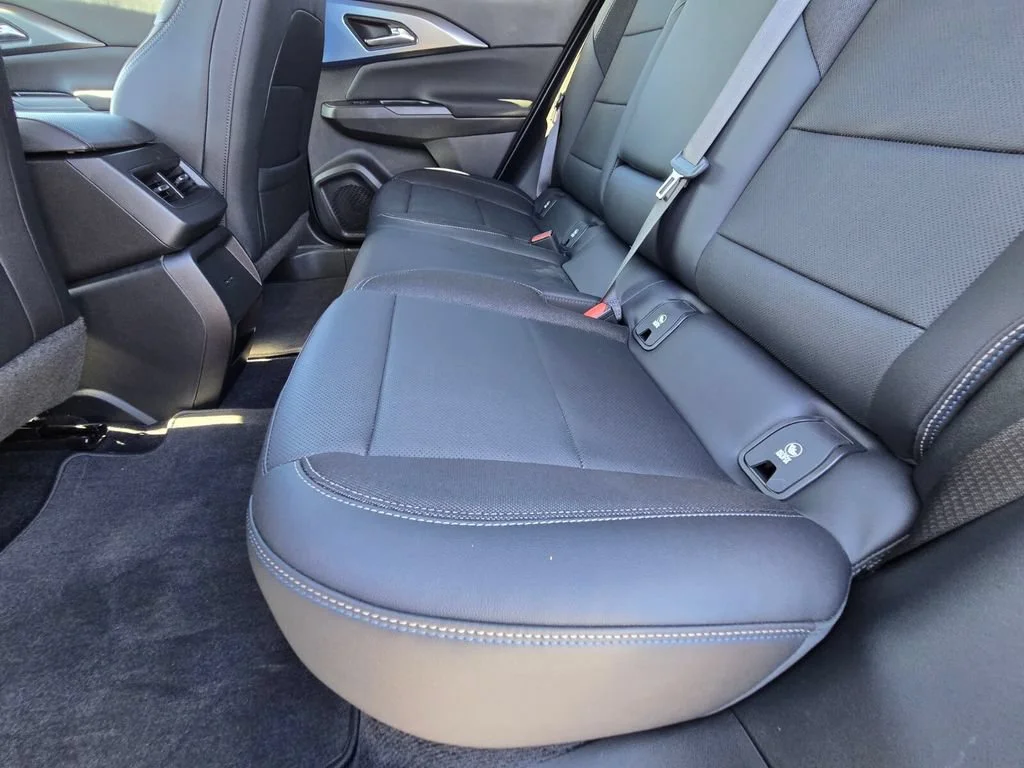 Used 2024 Summit White Chevrolet 2LT image 11