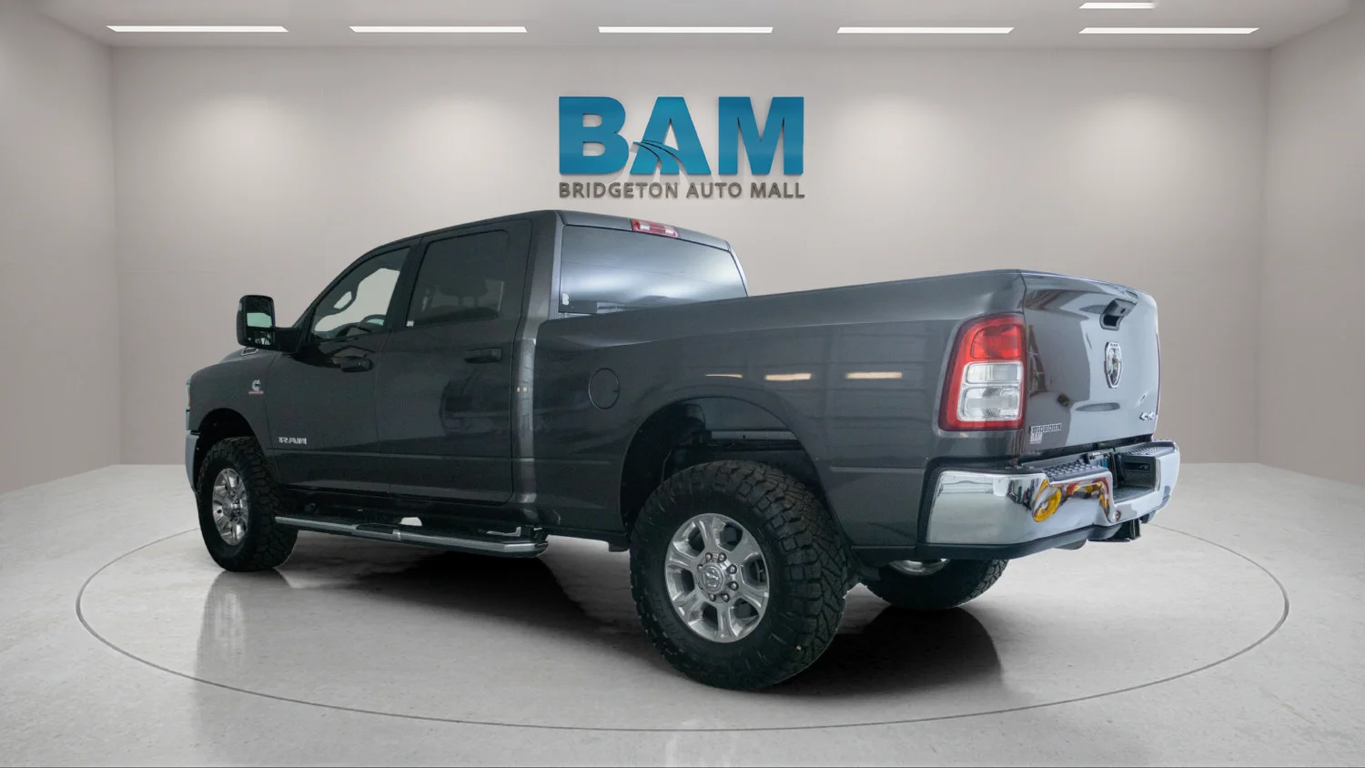 Used 2024 Gray Med Ram Big Horn image 5
