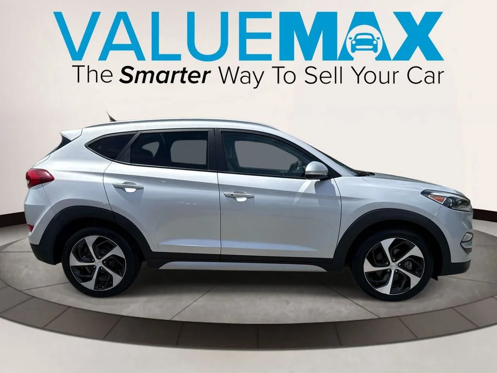 Used 2017  Hyundai Sport image 2