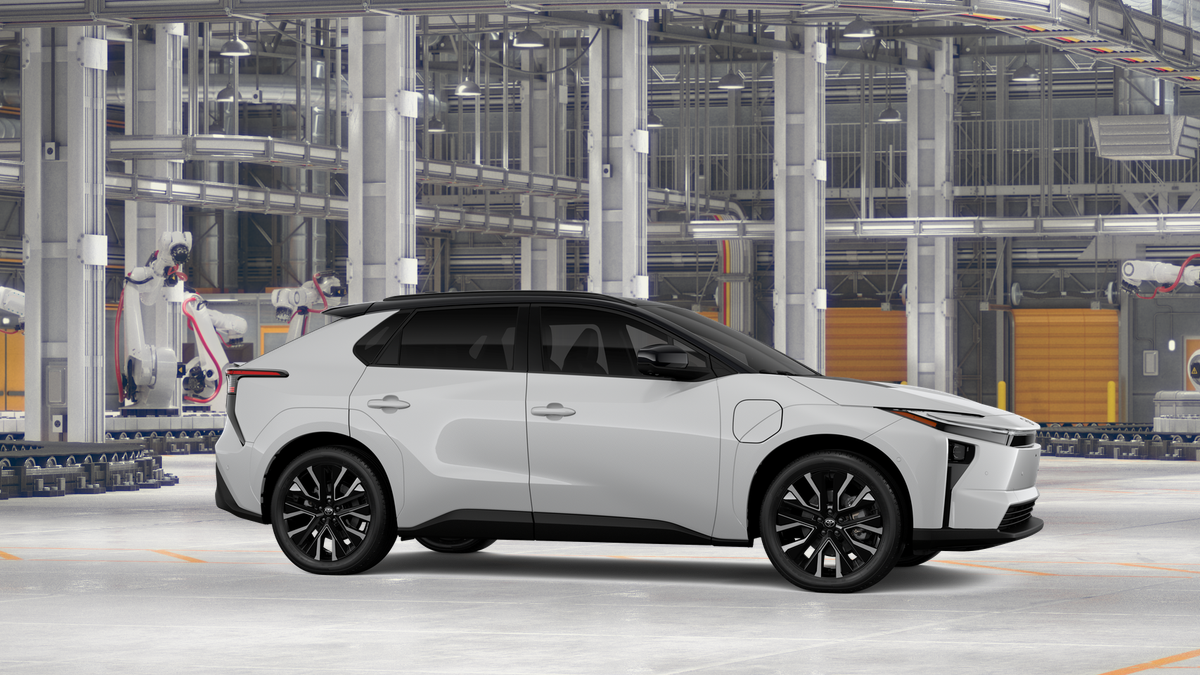 New 2026 Wind Chill Pearl with Midnight Black Metallic roof Toyota Limited image 21