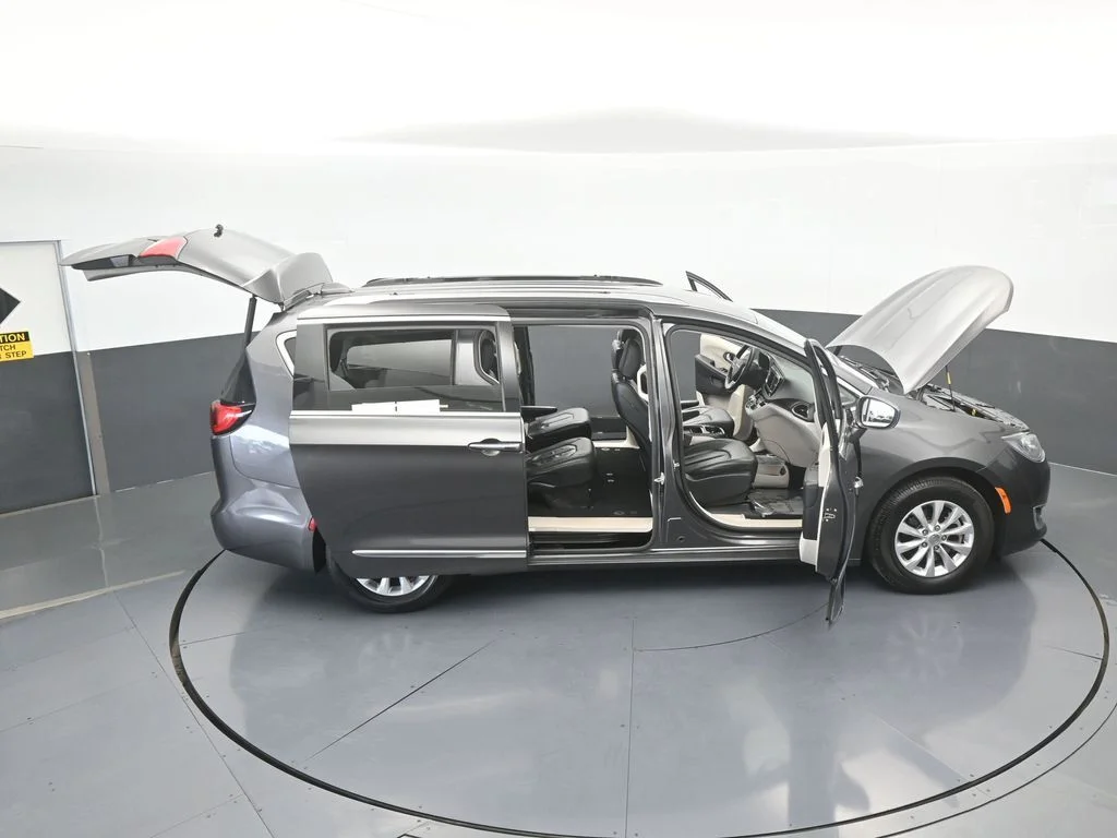 Used 2019 Granite Crystal Metallic Clearcoat Chrysler Touring L image 69