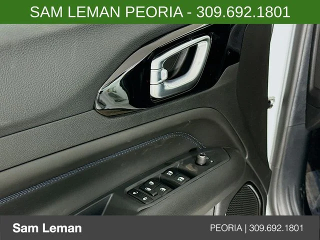 New 2026 White Jeep Latitude image 15