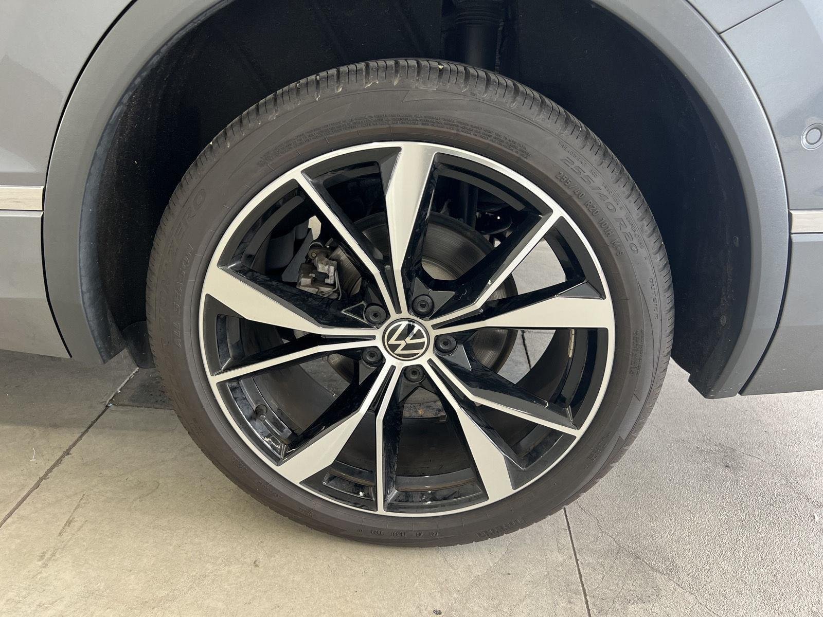 Used 2024 Platinum Gray Metallic Volkswagen SEL R-Line image 10