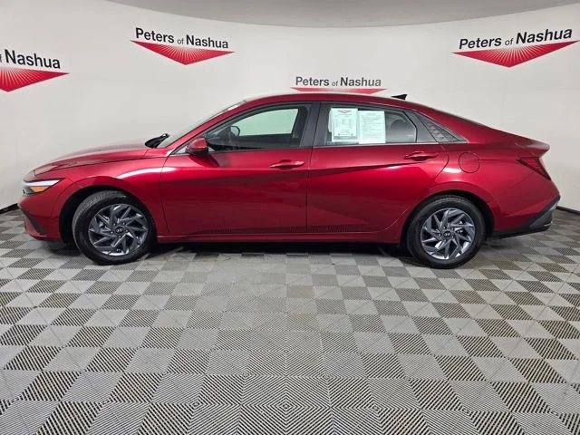 Used 2024 Red Hyundai SEL image 11