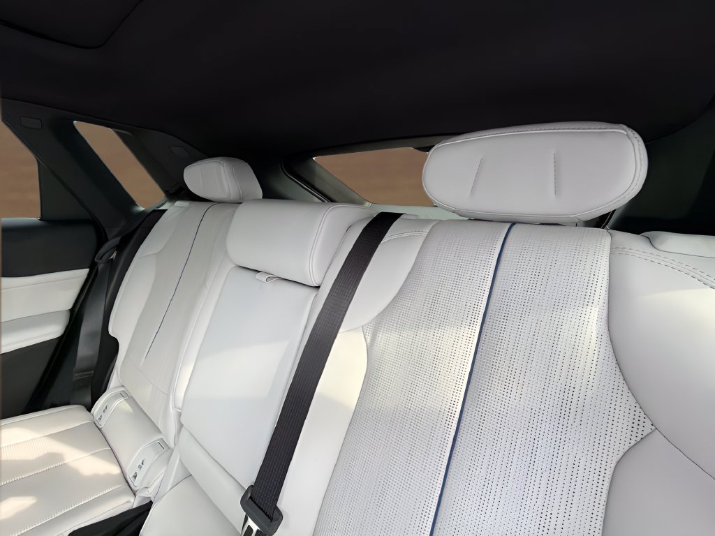 2027 Cadillac LYRIQ Luxury - Photo 20