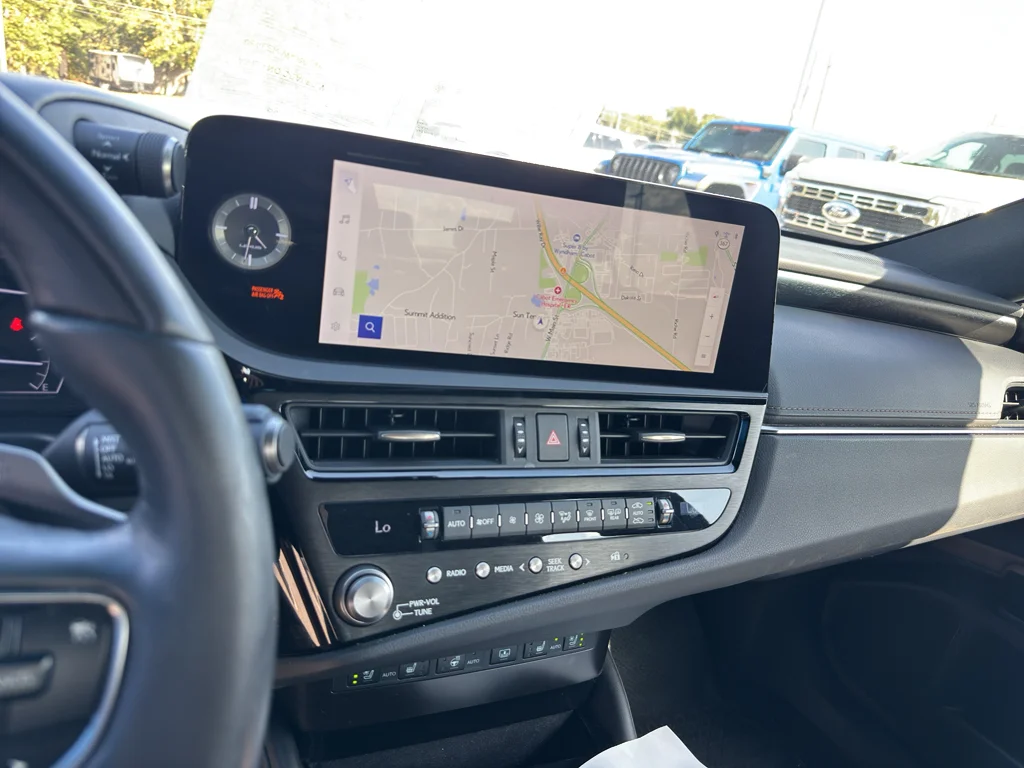 Used 2023 Eminent White Pearl Lexus Luxury image 14