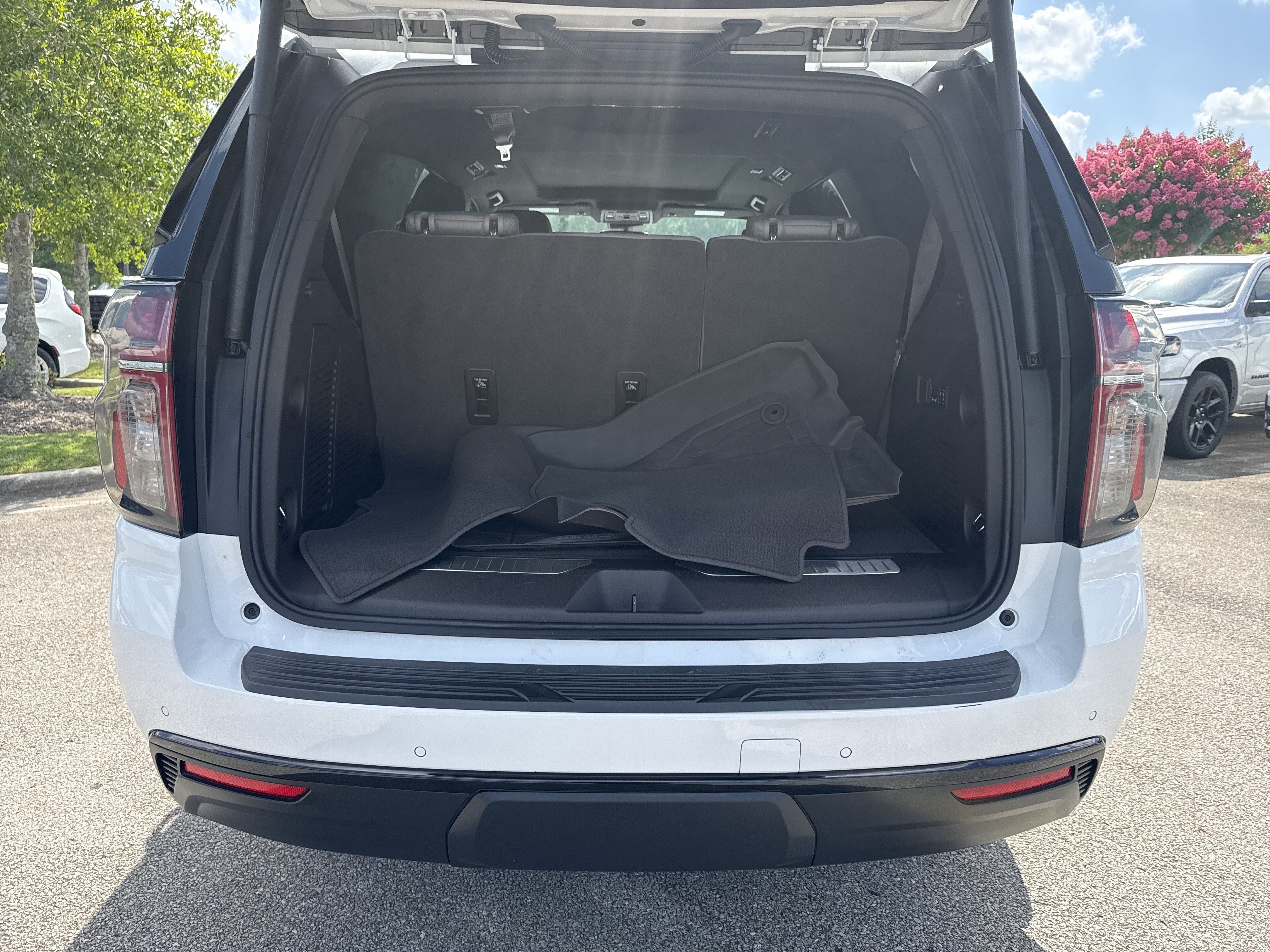 Used 2023 Summit White Chevrolet Z71 image 20