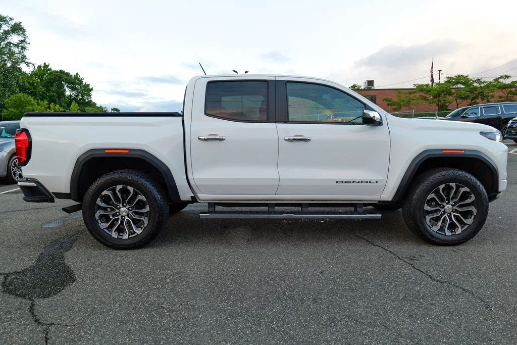 Used 2024 Summit White GMC Denali image 9