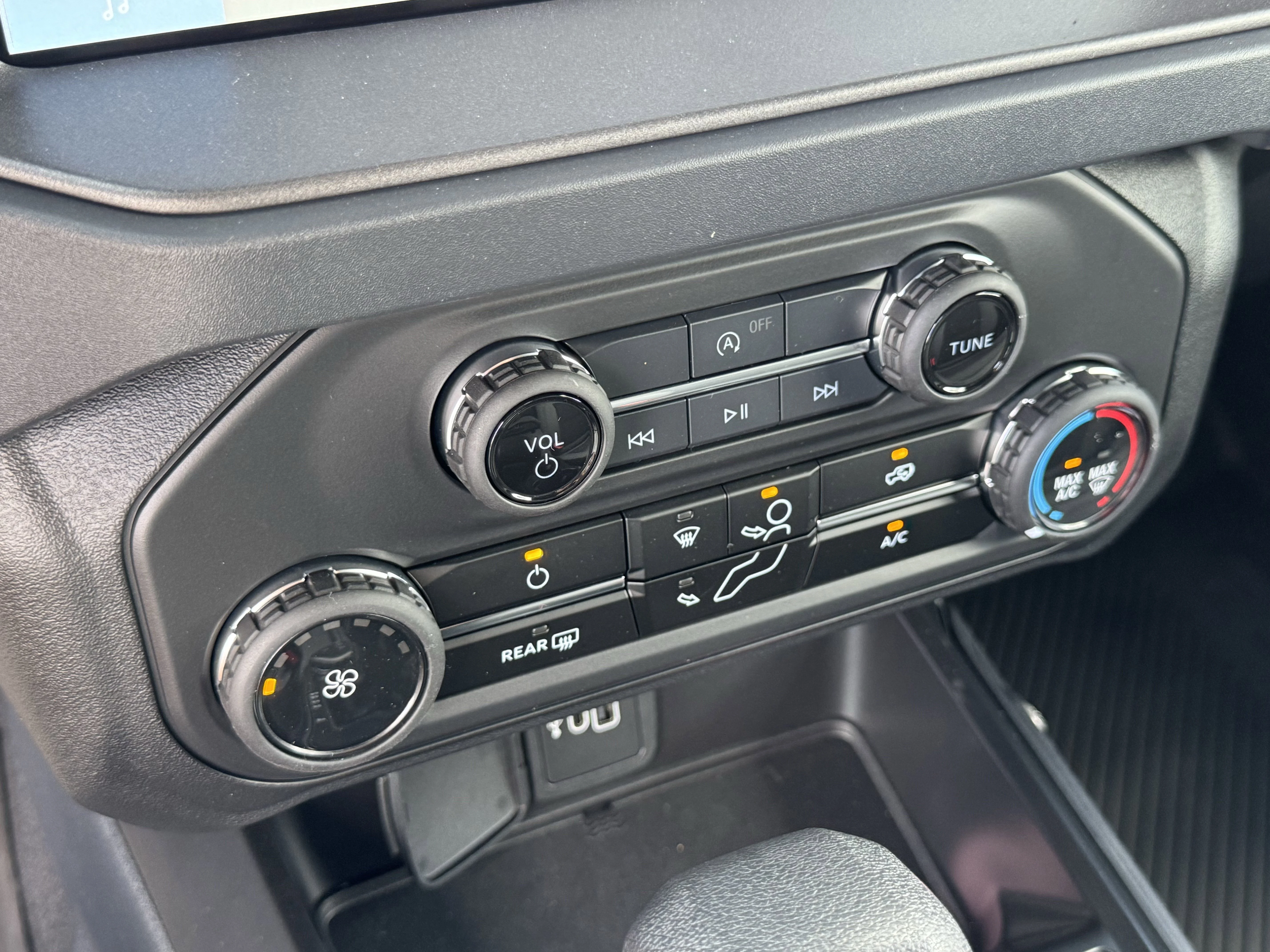 New 2026 Avalanche Gray Ford Base image 18