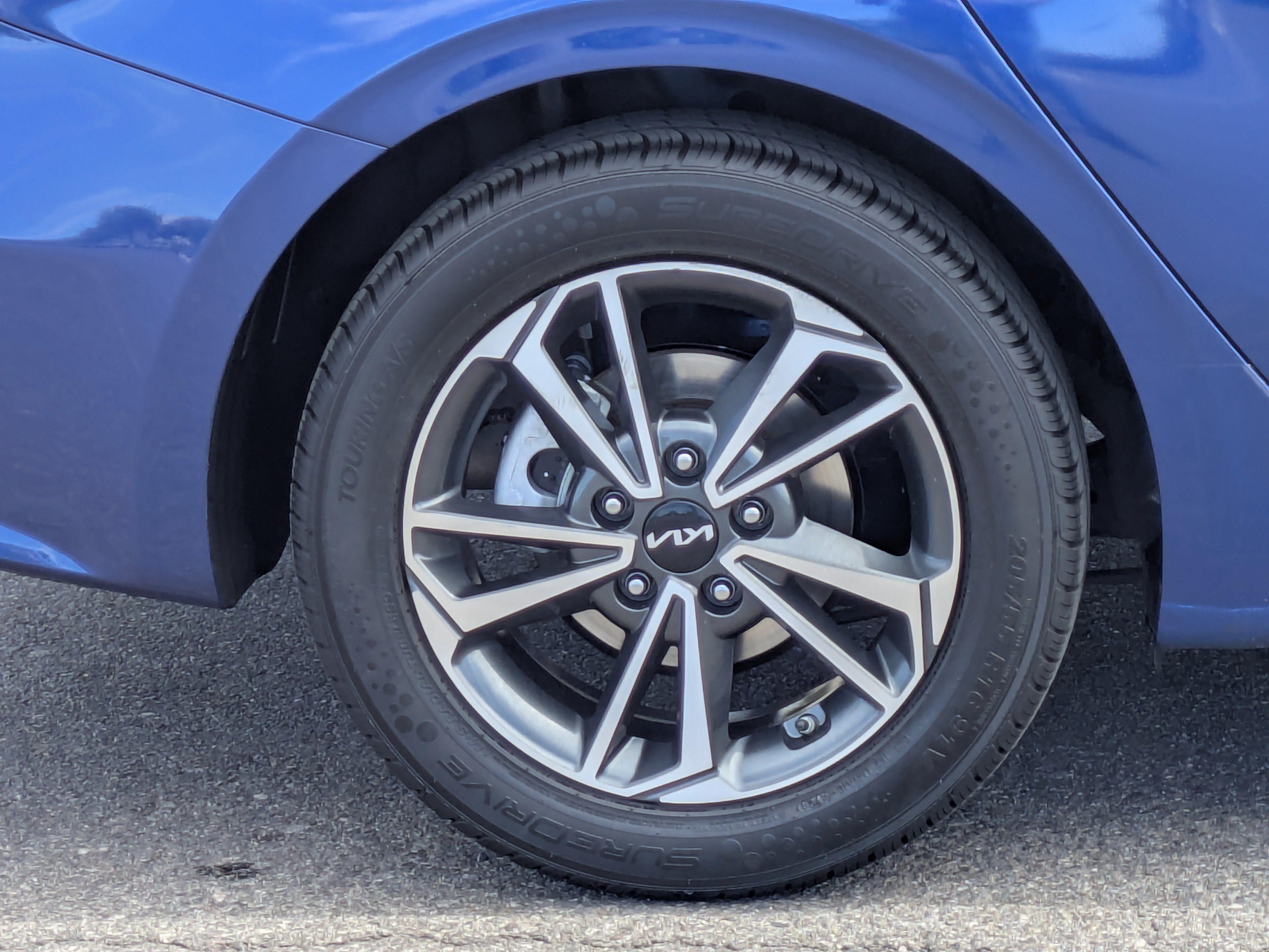 Used 2024 Deep Sea Blue Kia LXS image 9