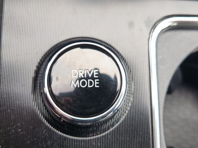 Used 2022 White Lincoln Standard image 33