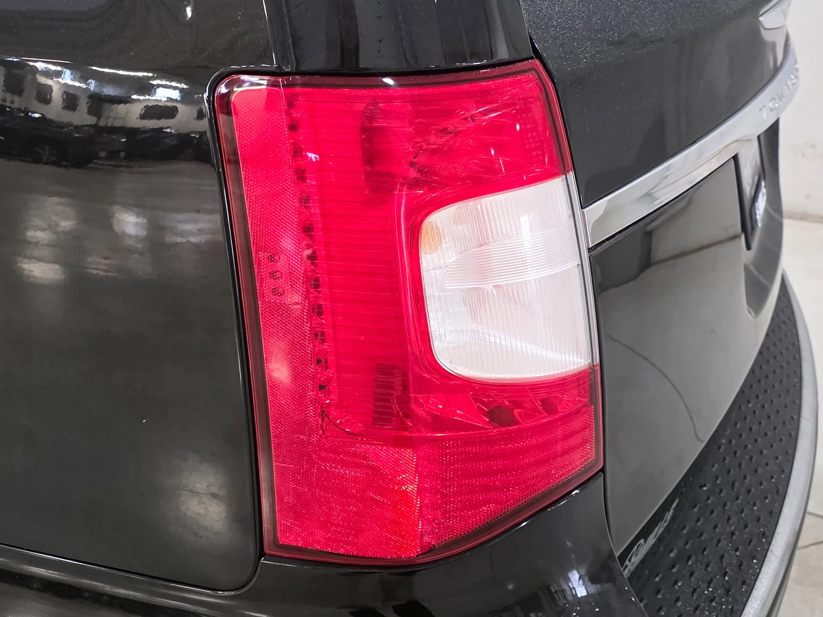 Used 2013 Black Chrysler Touring-L image 15