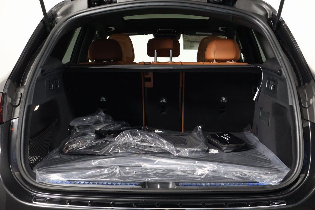 New 2027 Graphite Grey Metallic Mercedes-Benz GLC 300 image 8