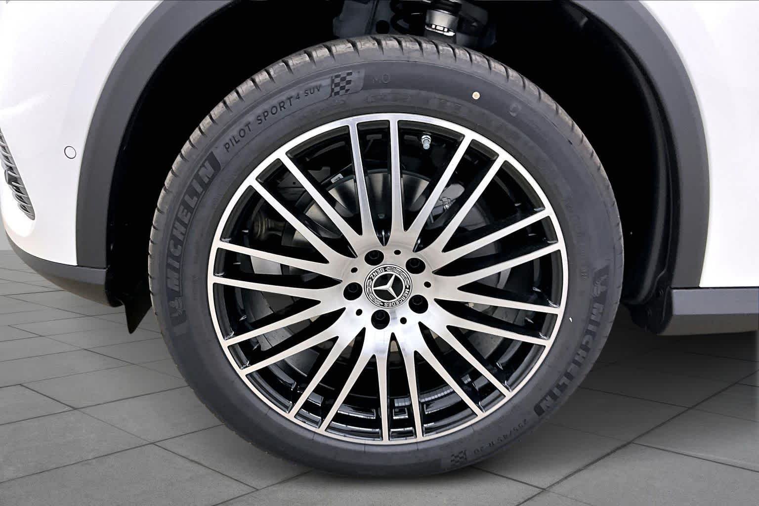 New 2026 Polar White Mercedes-Benz GLC 300 image 11