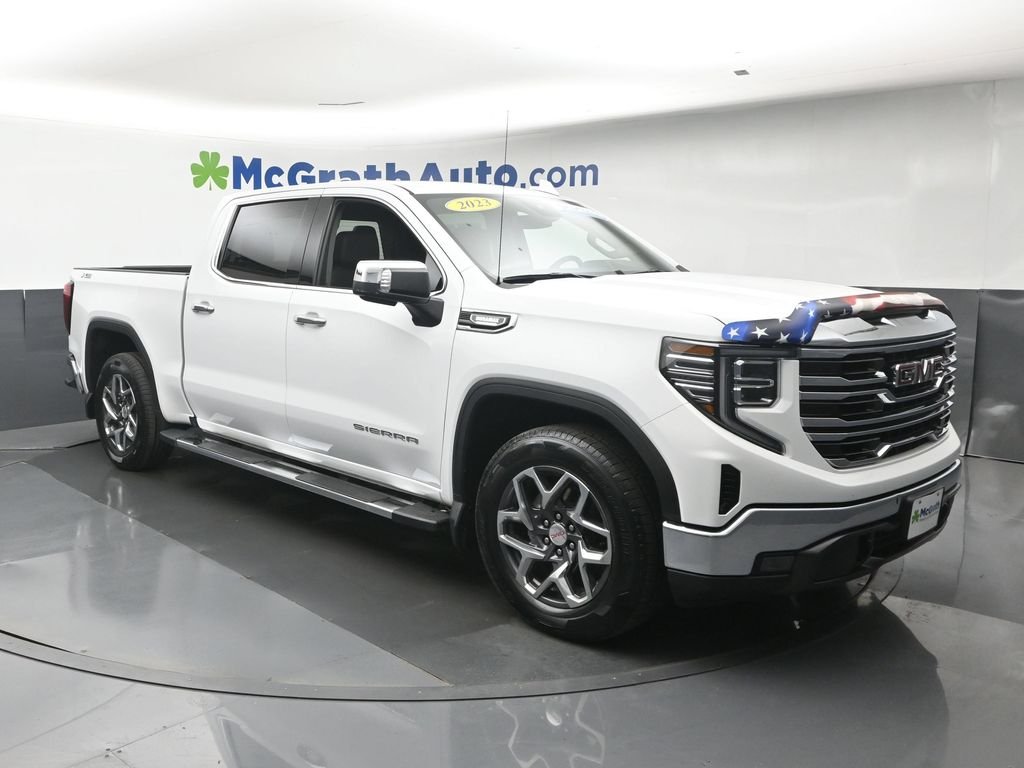 Used 2023 White GMC SLT image 2