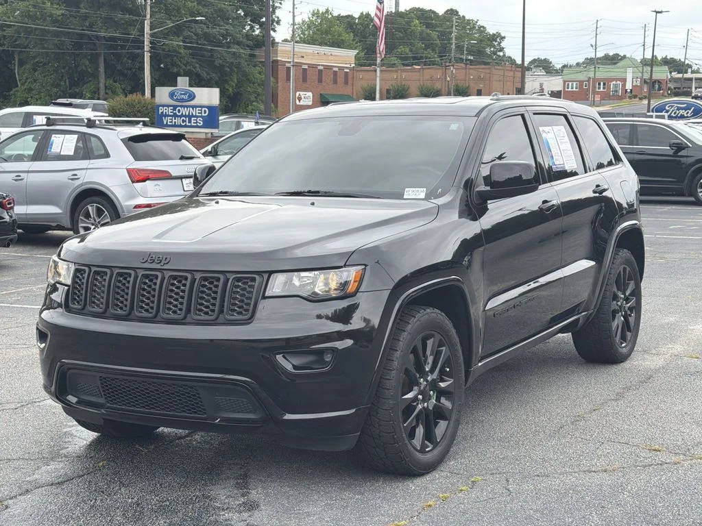 Used 2019 Black Jeep Altitude image 3