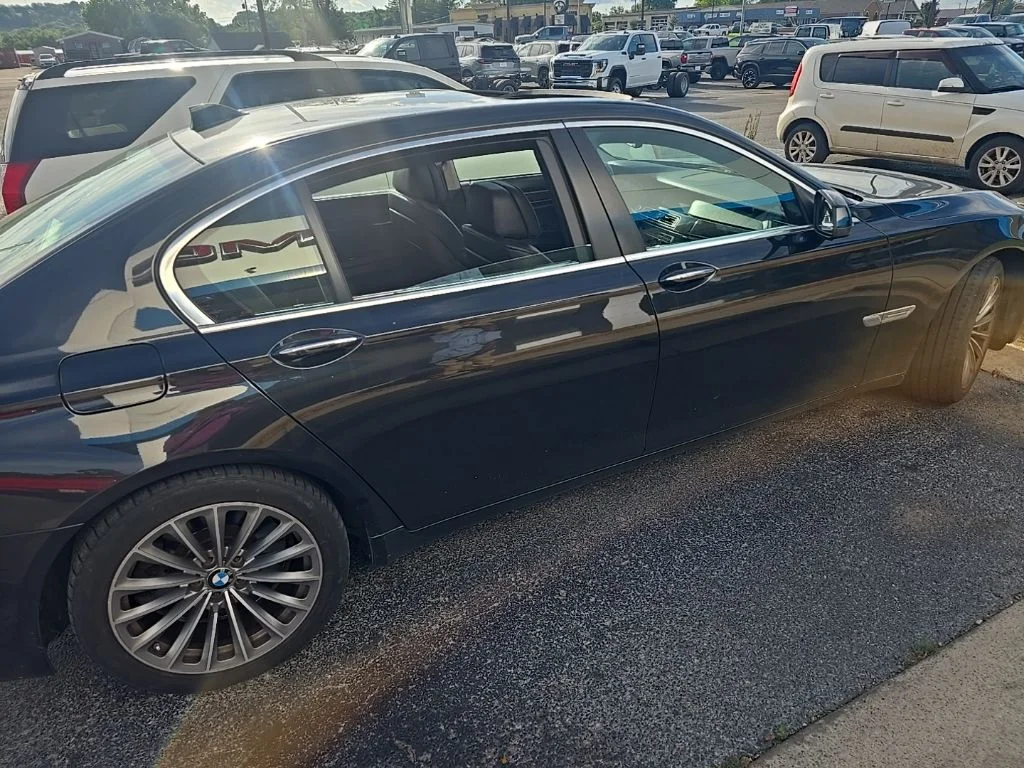 Used 2011 Black BMW 750Li image 3