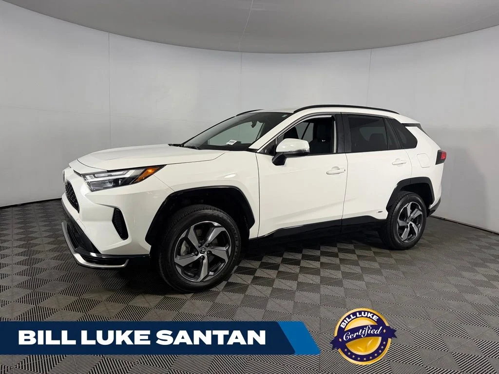 Certified Used 2025 White Toyota SE image 1