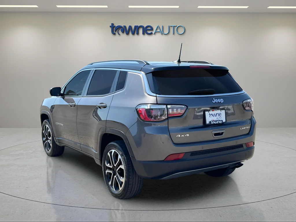 Used 2022 Gray Jeep Limited image 4