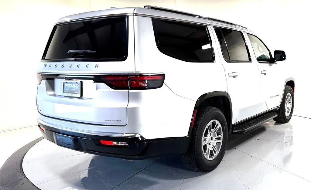 Used 2022 Silver Jeep Series I image 4