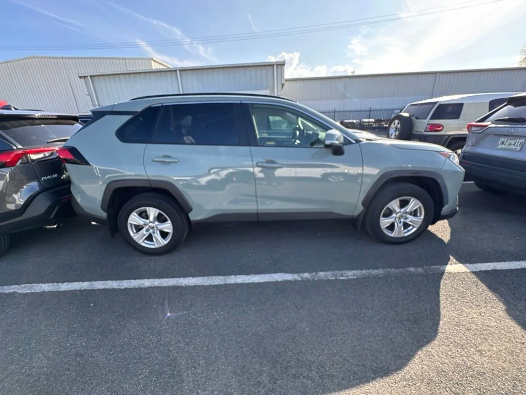 Used 2019  Toyota XLE image 4