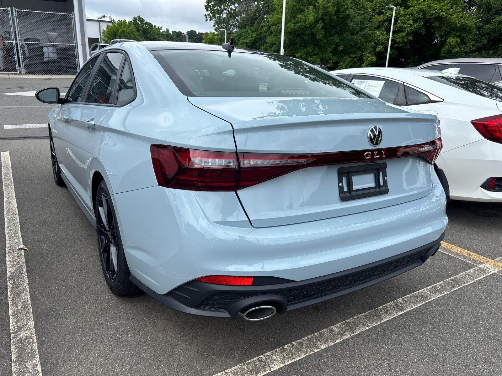 New 2026 Monument Gray w/Deep Black Roof Volkswagen Autobahn image 3