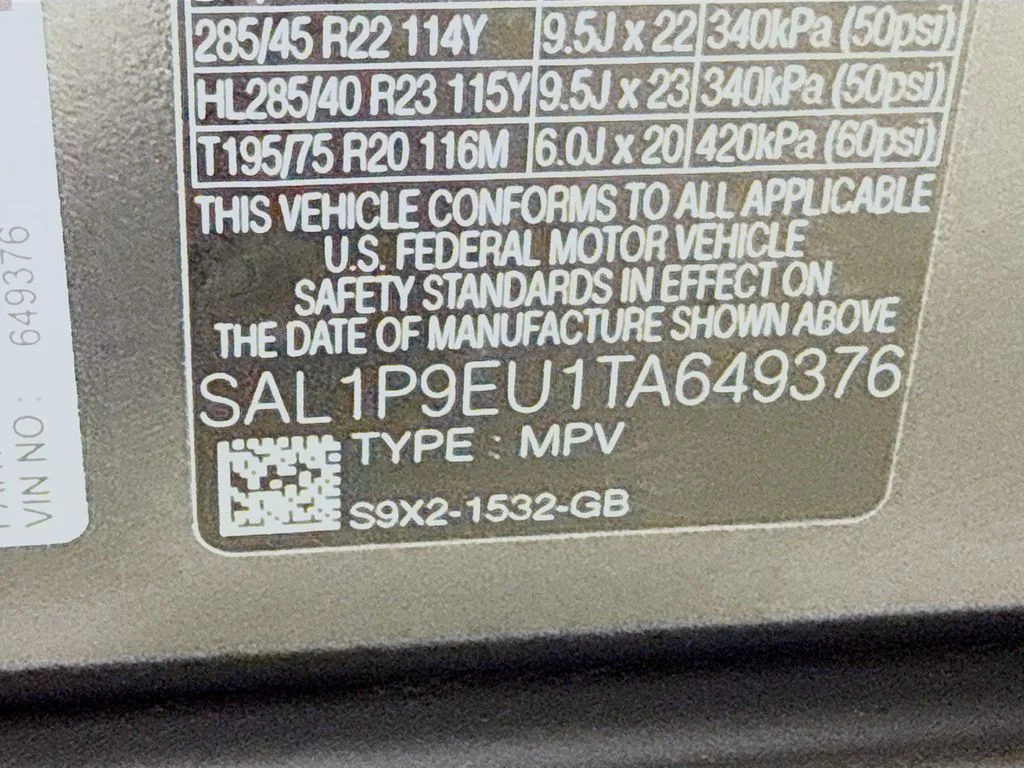 New 2026 Carpathian Grey Land Rover SE image 34