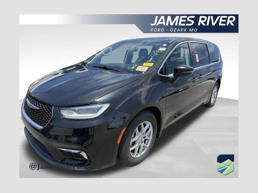 Used 2023 Black Chrysler Touring L image 1