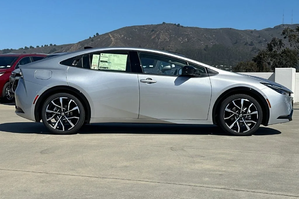 New 2027 Cutting Edge Toyota  XSE Premium image 3