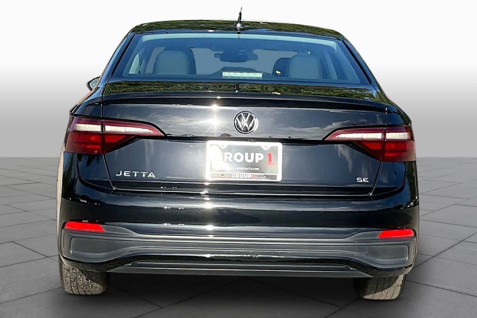 Used 2024 Deep Black Pearl Volkswagen SE image 5