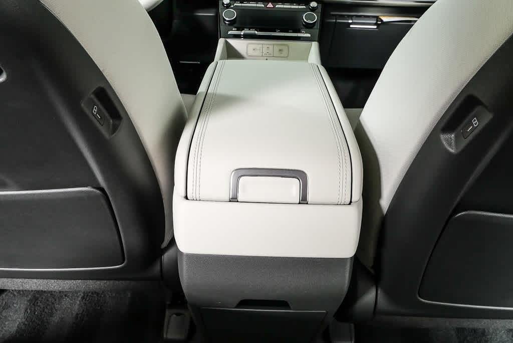 New 2026 Shimmering Silver Hyundai SE image 64