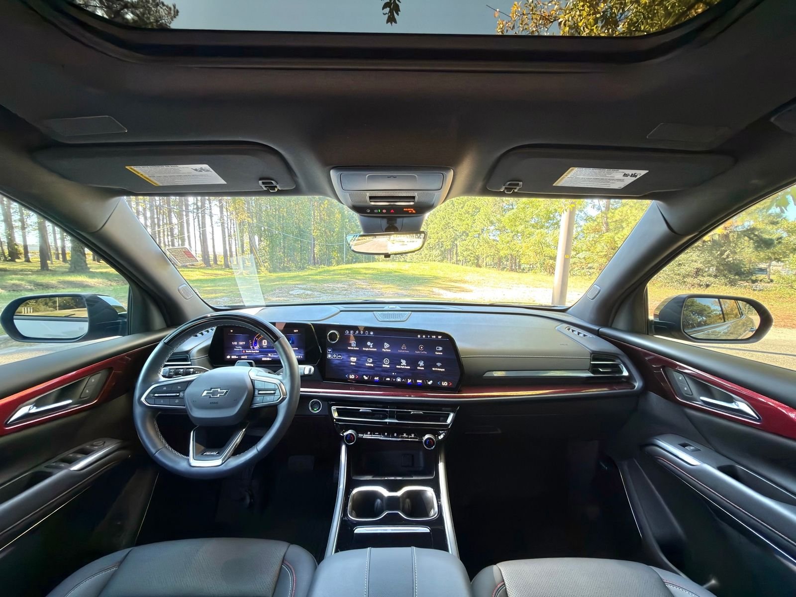 2024 Chevrolet Traverse Z71 photo 2