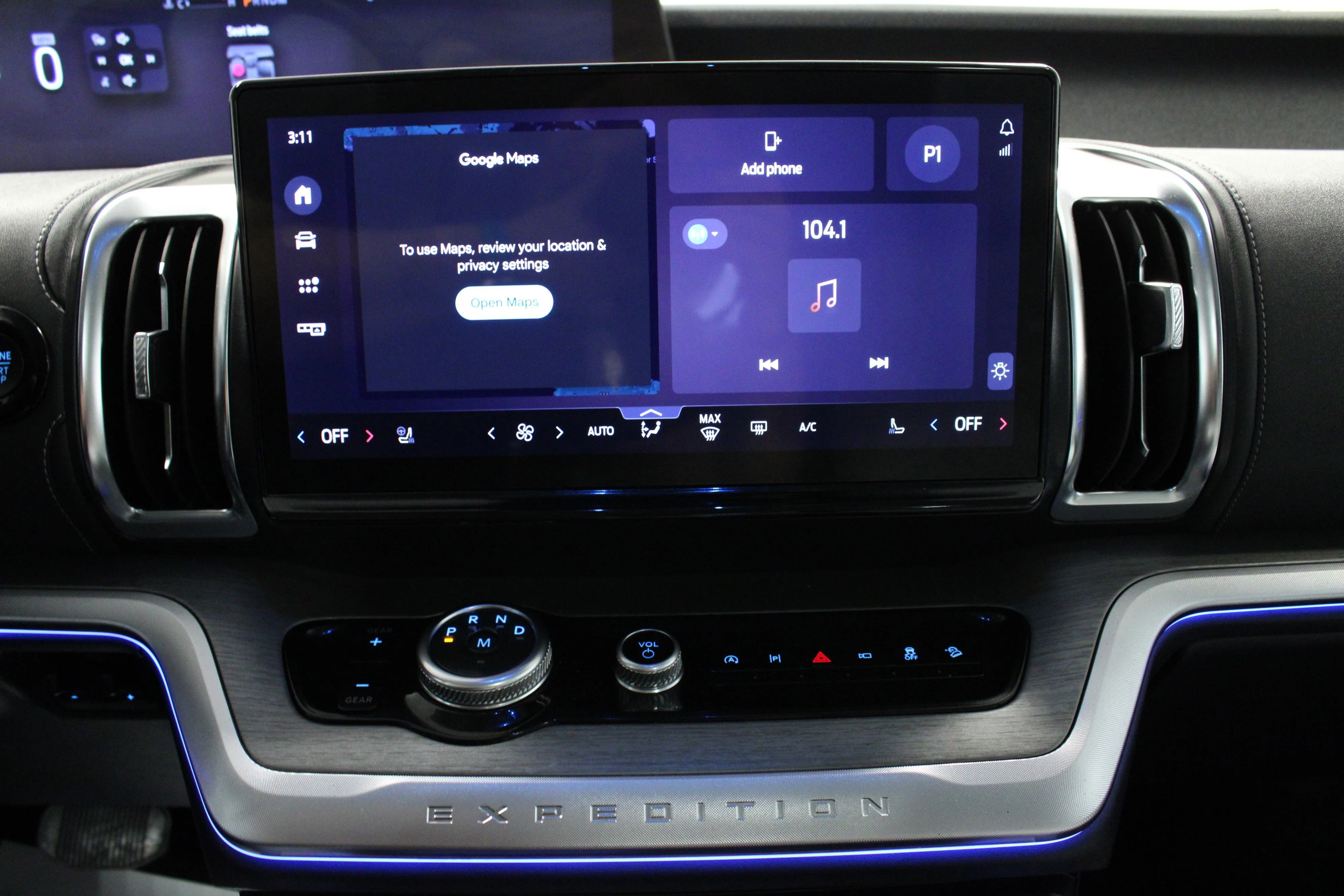 Used 2025 Black Metallic Ford Platinum image 23