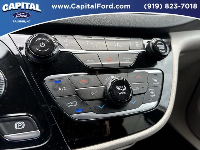 Used 2024 White Chrysler Touring L image 29