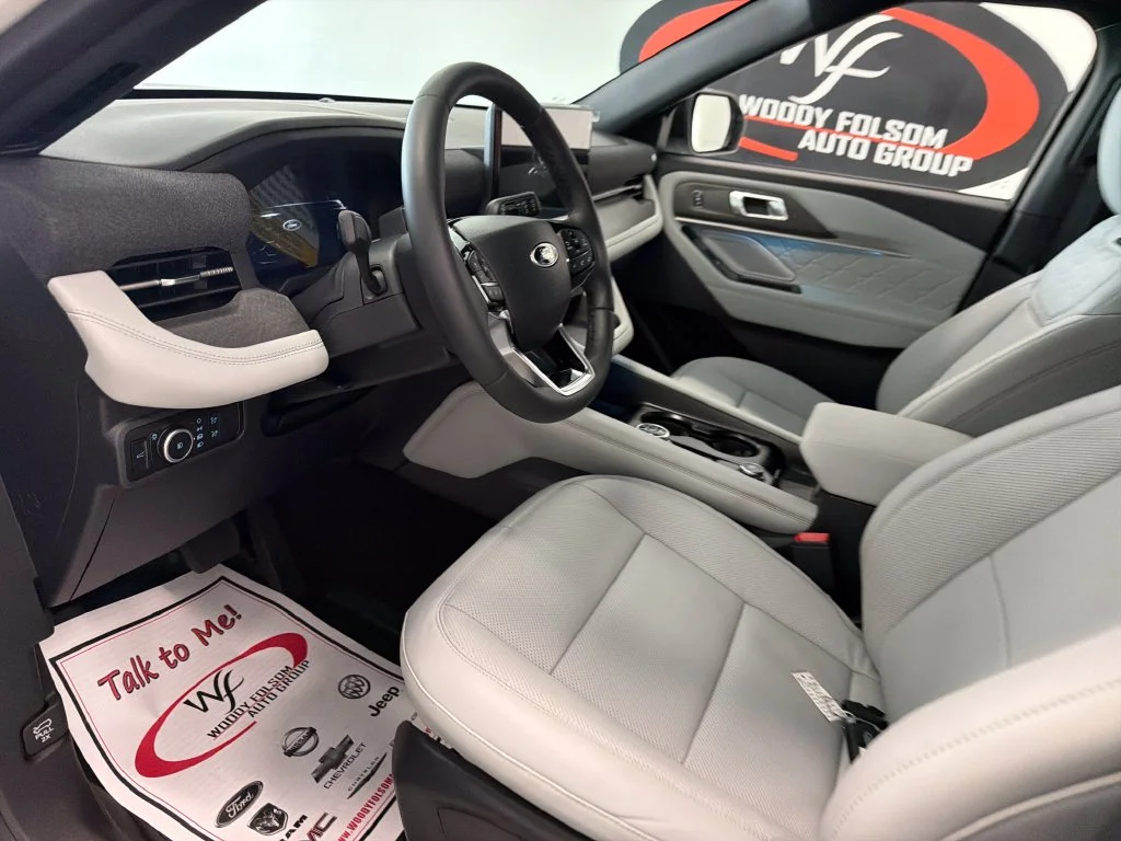 New 2027 White Ford Platinum image 12