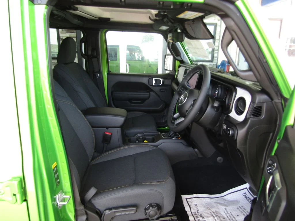 New 2026 Mojito Clearcoat Jeep Sport RHD image 18