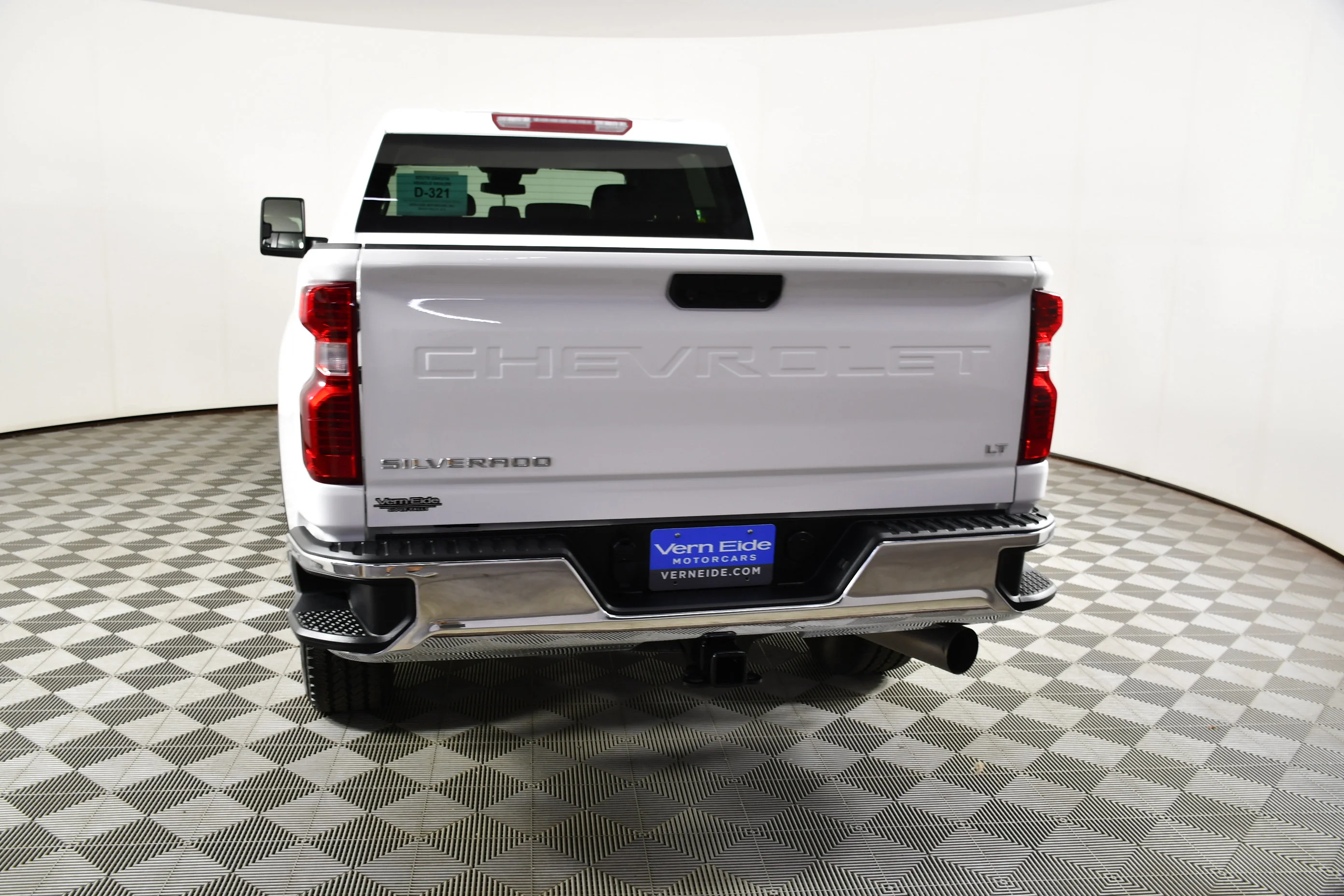 Used 2025 Summit White Chevrolet LT image 7