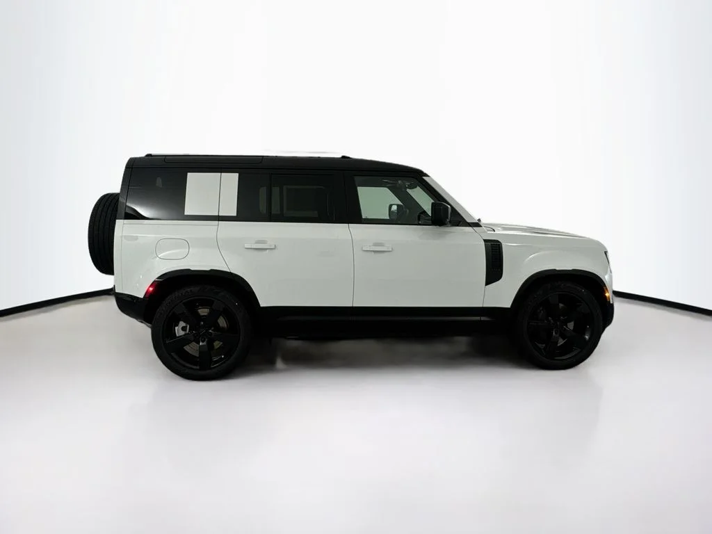New 2026 Fuji White Land Rover X-Dynamic SE image 4