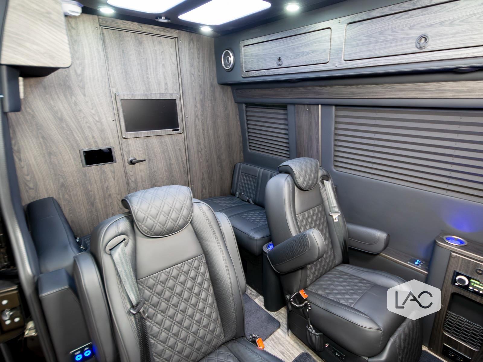 New 2026 BLACK OGV LUXURY COACH AWD 144 | ADV PKG 1.1 | PetSafe image 5