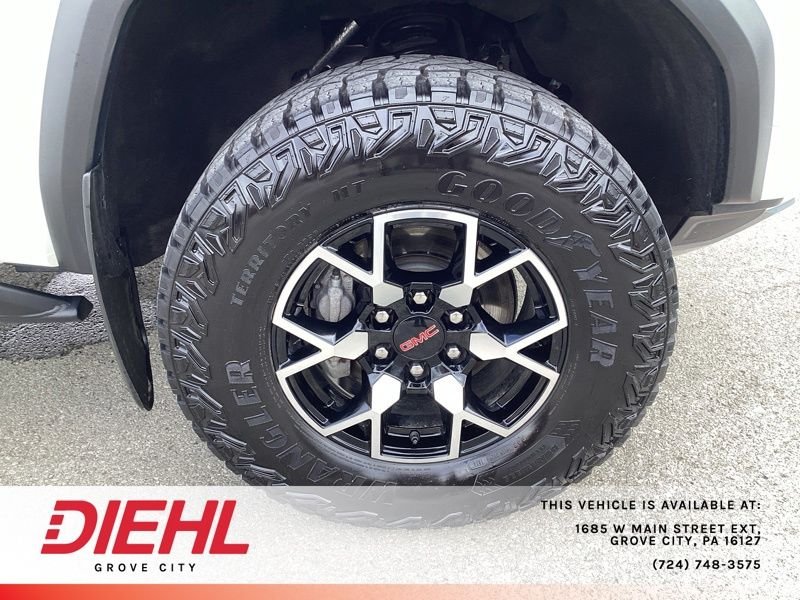 Used 2024 White GMC AT4X image 9