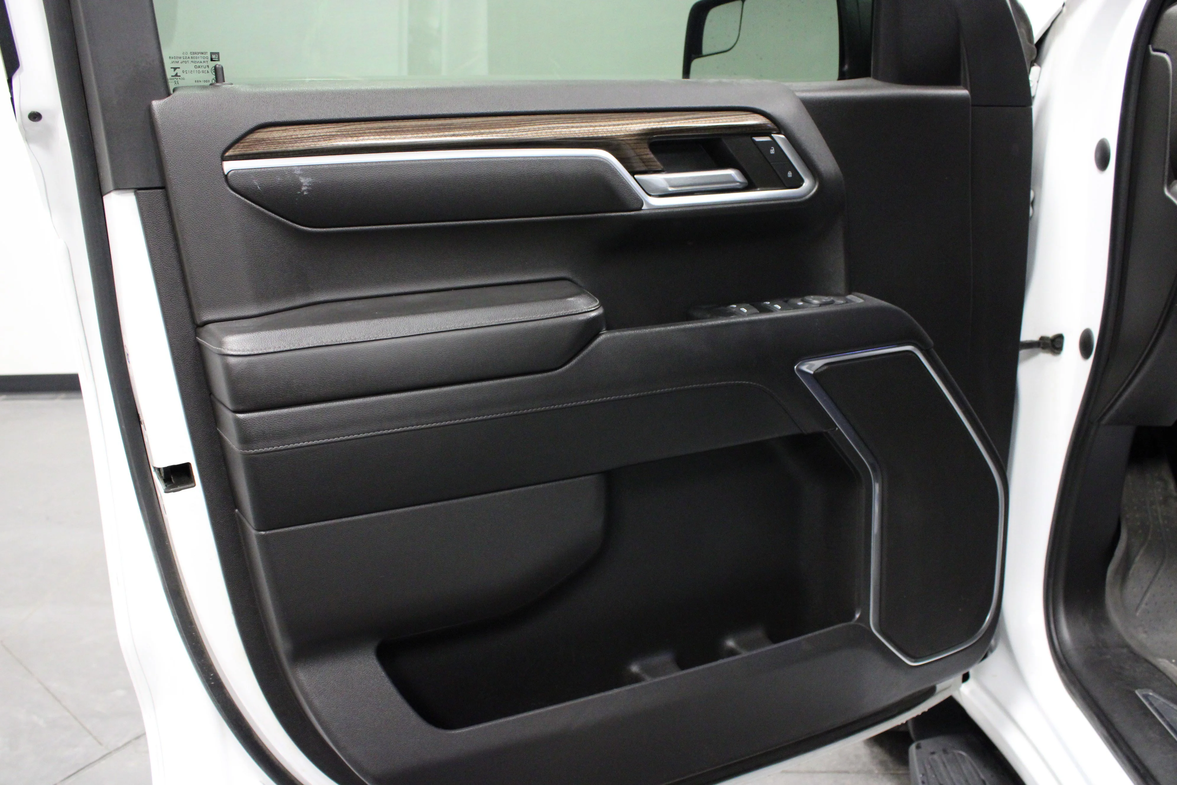 Used 2023 Summit White Chevrolet LT image 11
