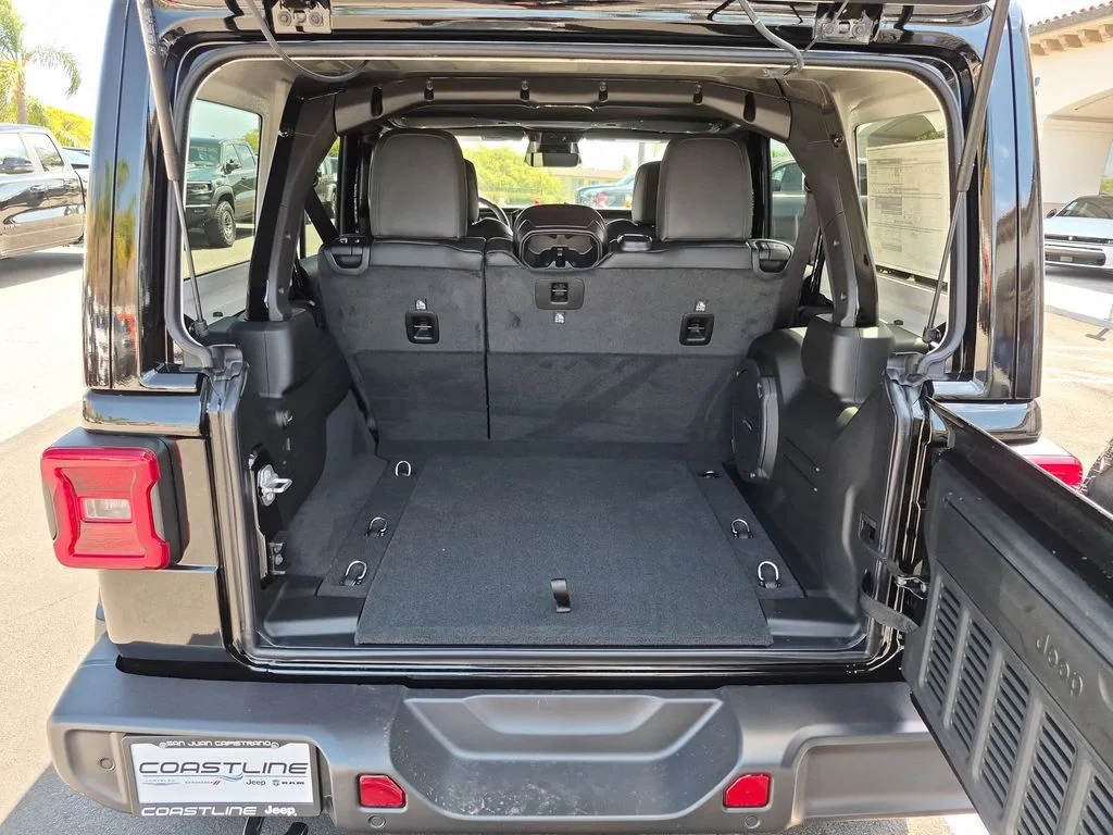 New 2026 Black Clear-Coat Exterior Paint Jeep Sahara image 24