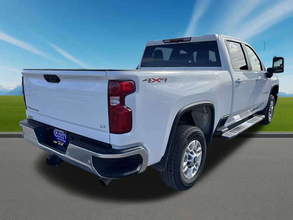Used 2025 Summit White Chevrolet LT image 5