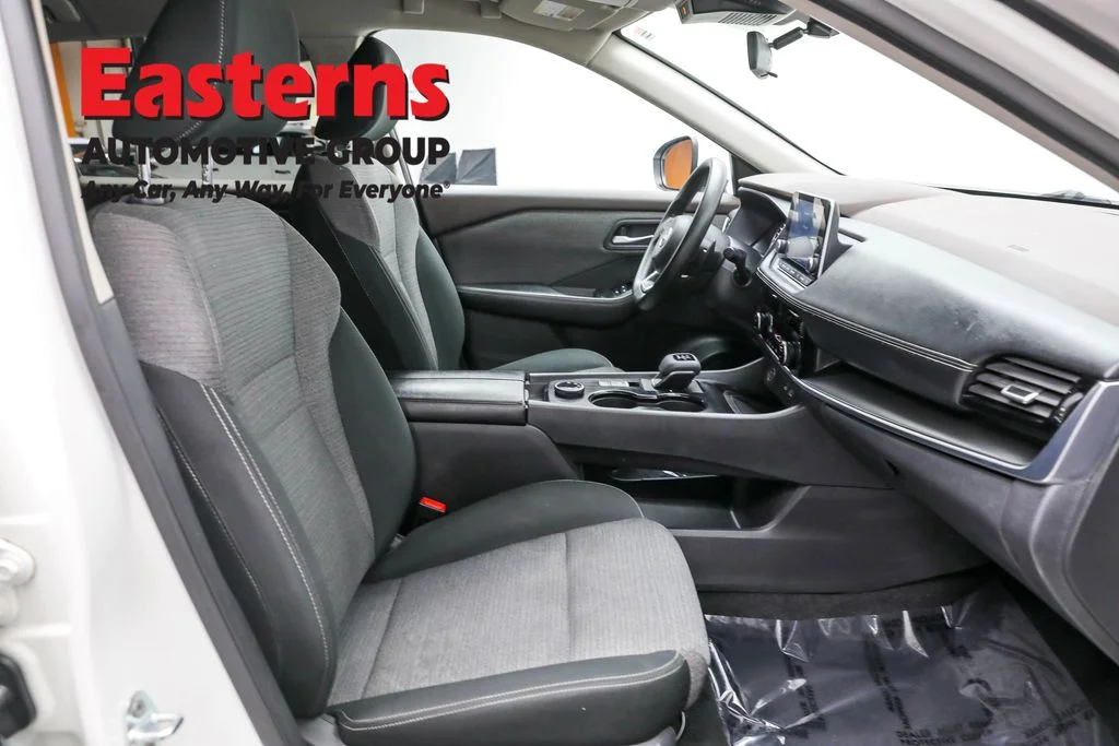 Used 2022 White Nissan SV image 23
