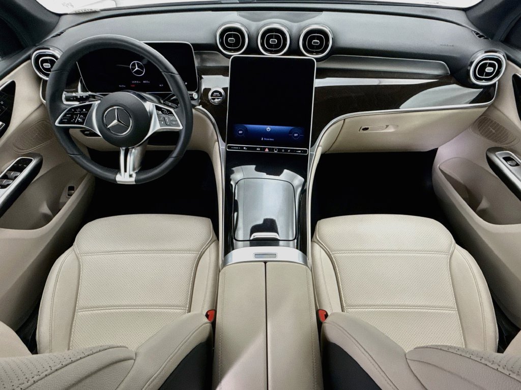 Used 2026 Black Mercedes-Benz GLC 300 image 13