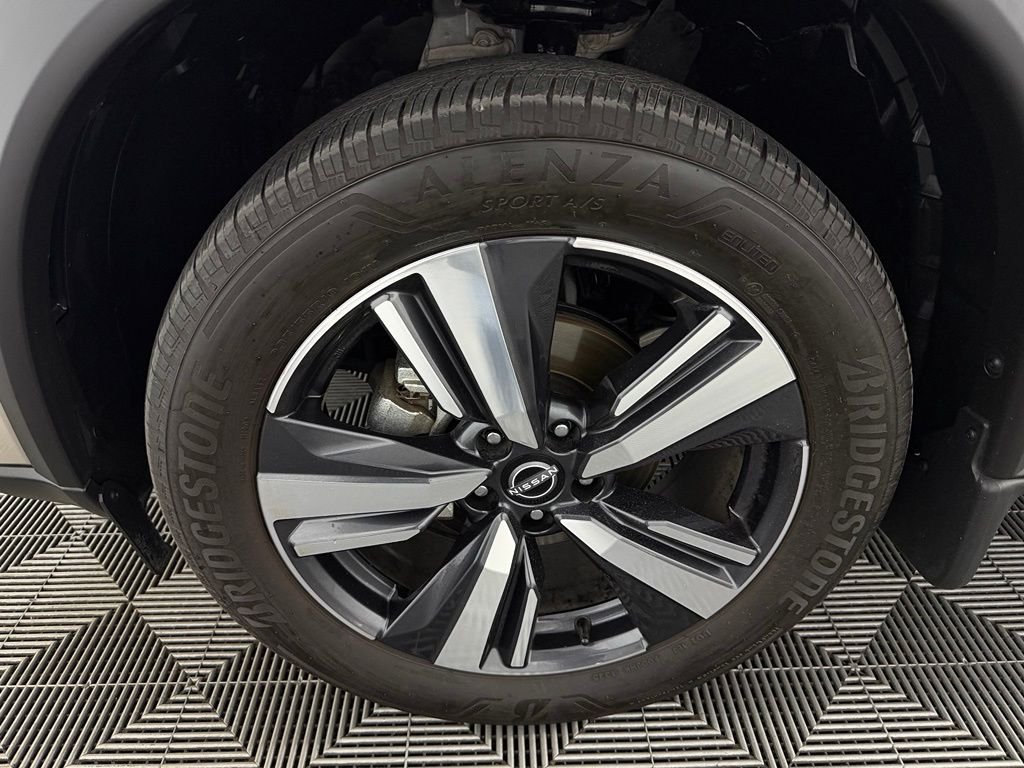 Used 2025 Champagne Silver Metallic Nissan SL image 11