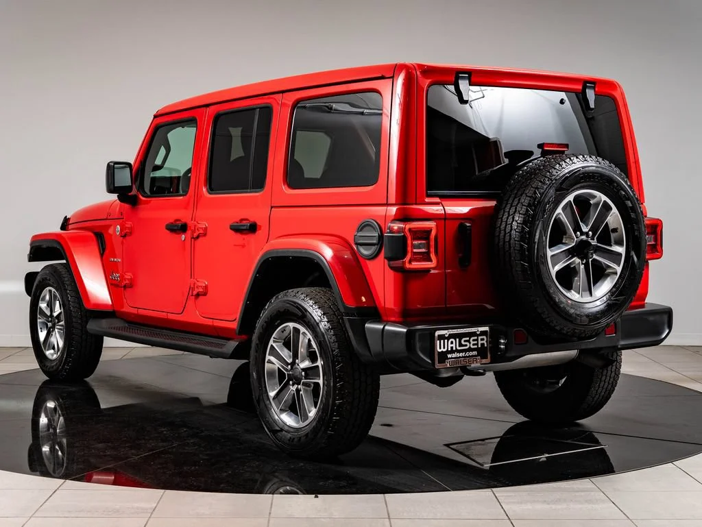 Used 2022 Firecracker Red Clearcoat Jeep Unlimited Sahara image 6