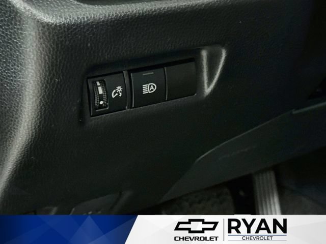 Used 2024  Toyota Hybrid SE image 10