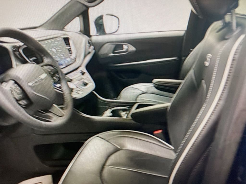 Used 2025 Blue Chrysler Limited image 3