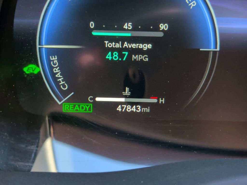 Certified Used 2025  Toyota XLE image 17